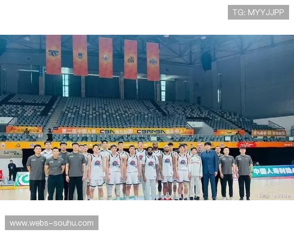 山东男篮新援琼斯上赛季场均14.8分7.2篮板1.5助攻